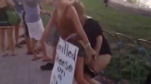 Drunk Girls Pee.Пьяная дура описалась.