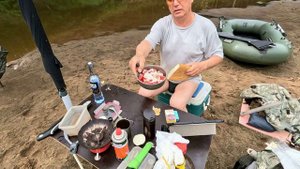 Рыбалка сплавом (спиннинг) на безлюдной мелкоречке, что может быть лучше? Отдохнул, побухал :)