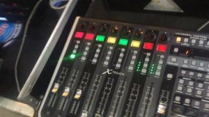 Xr 12,16,18 Behringer chỉnh bằng X Touch