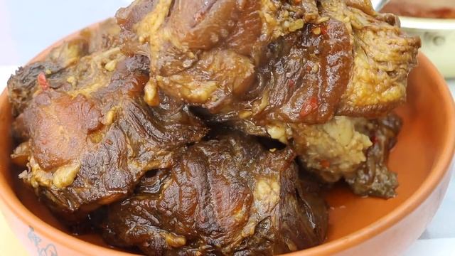 阿强做红烧牛窝骨炖的软烂诱人拌个红油粉丝一起吃啃得太过瘾了cram阿强