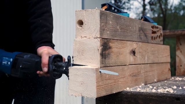 Are un motor de 1200W 3000rpm si e multifunctional. Fierastrau sabie Bosch GSA 120