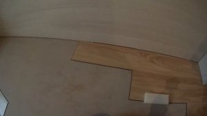 Укладка напольного покрытия единым контуром.