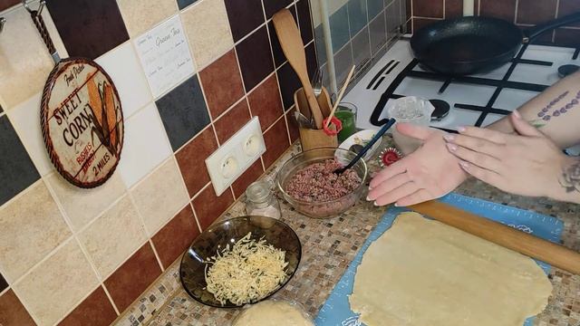 #чебурекисмясом #рецепттеста Чебуреки.Самый ЛуЧший рецепт теста.Сочные чебуреки с МЯСОМ.