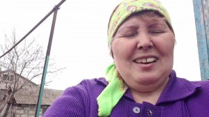 Деревенские будни. Гладиолусы как сохранились.Небольшая стройка.