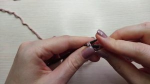 Вывязывание петель для пуговиц на полотне с платочной вязкой