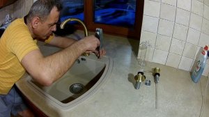 УСТАНОВКА КУХОННОГО СМЕСИТЕЛЯ И ДОЗАТОРА