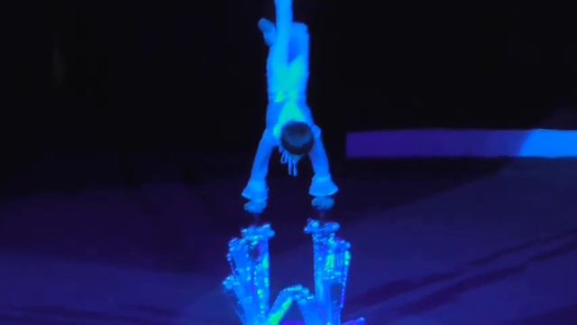 Эквилибр на руках Грей самый сильный в мире 6-ти летний мальчик цирк-Equilibre on hands