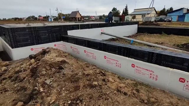 Утепление фундамента пенополистиролом.