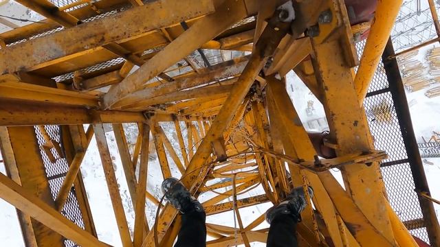 Как поднимаются на башенные краны Часть 1 смотреть онлайн