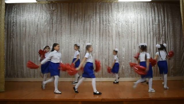 Танец "Россия", младшая возрастная группа смотреть онлайн