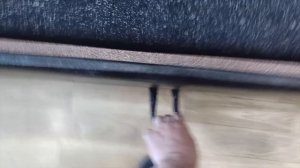 Угловой диван в зале обзор. Диван угловой. Угловой диван раскладывающийся. Обзор углового дивана.