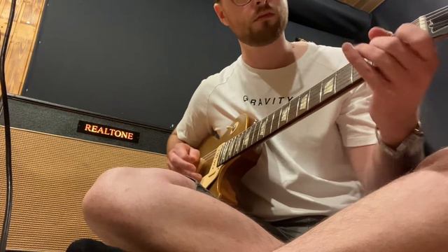 Gibson Les Paul Goldtop P90 with Realtone „Henrik Freischlader Signature“ Amp | Slow Blues Impro смотреть онлайн