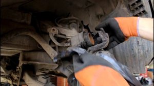 Замена передних колодок на Toyota Noah 3S FE Тойота Ноах 2000 года