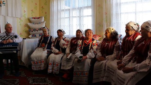 Весільні пісні згадують учасники аматорського  фольклорного ансамблю «Перевесло» с. Копенкувате смотреть онлайн