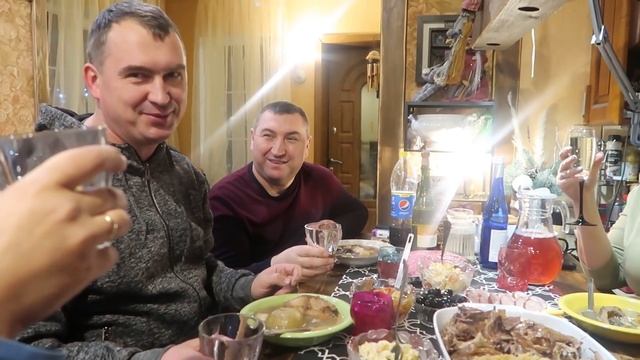 VLOG: Рождество с друзьями. Готовим уху на мангале и гусочку в духовке. смотреть онлайн