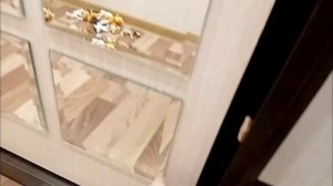 Решаем проблему откатывающейся дверцы раздвижного шкафа