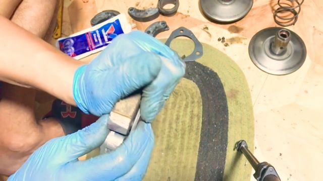 How To Replace Suzuki Access Clutch Liners and How To Grease The Pulley смотреть онлайн