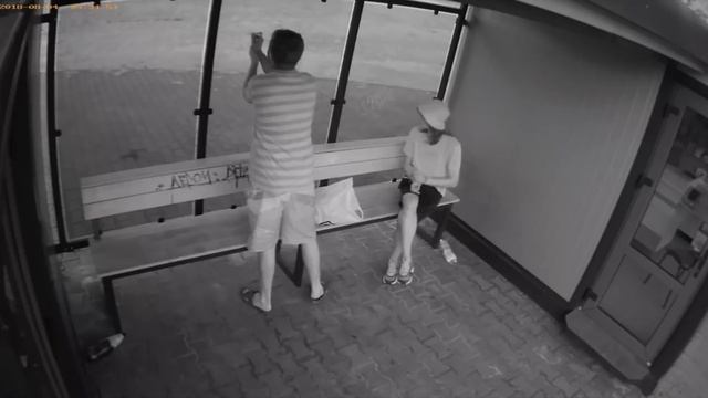 Камера видеонаблюдения: как разрисовывают остановки. Брест. смотреть онлайн