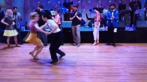 SWING DANCING