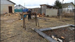 Перемещение бетонных блоков в одну "каску" .Апрель начался.#своимируками #жизньвдеревне #деревня