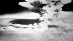 Почему атомная бомба оставляет на зданиях и тротуарах тени людей и предметов?