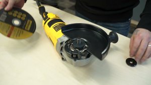 Обзор угловой шлифмашины DEWALT DWE4557
