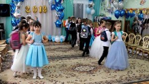 Танец с портфелями "Всюду первоклашки"
