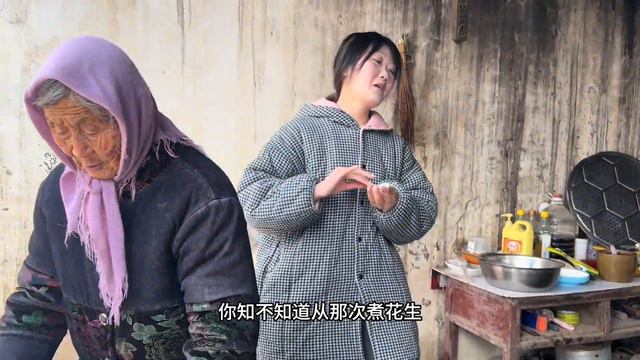 化雪了，白雪做一大锅熬菜，热气腾腾的，一人一碗吃的真带劲 смотреть онлайн