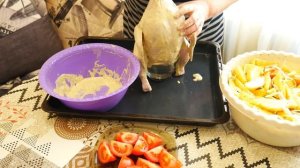 Курица на банке  с овощами в духовке.