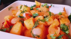 Картофель со специями и овощами, приготовленный в микроволновке. Без масла !!!