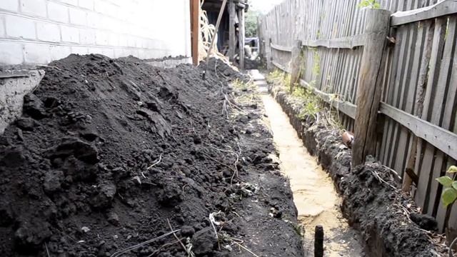 Фундамент Своими руками из Пластиковых бутылок. Стены из земли. Песок в бутылках. Начало начал.