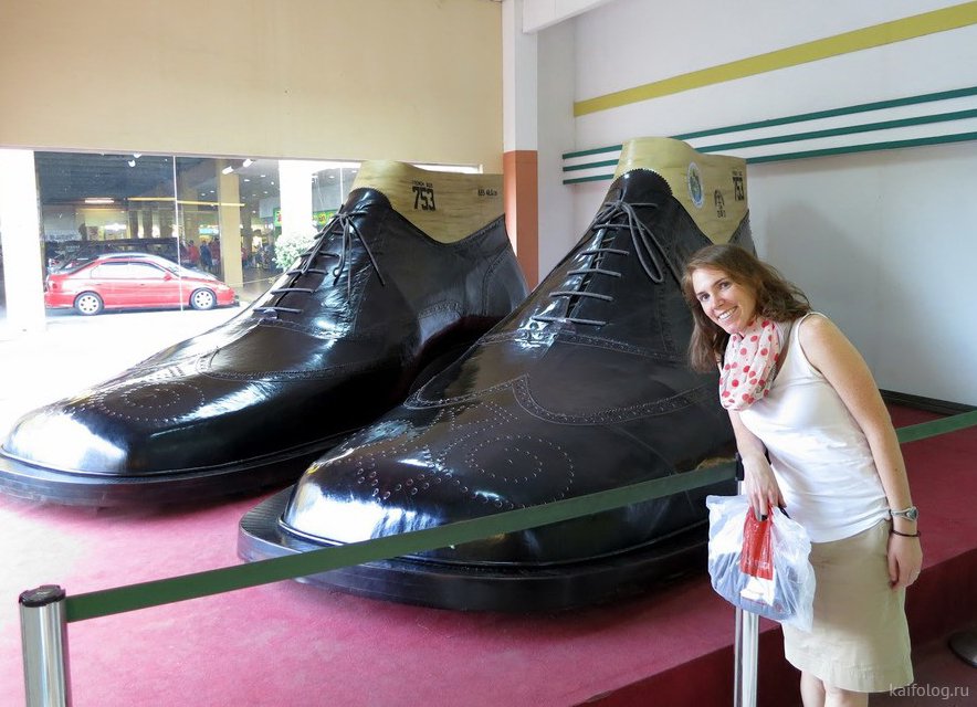 Обувь огромная