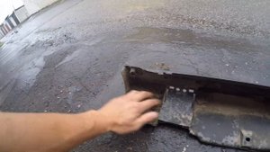 Чистка накладок порогов на Opel astra G.