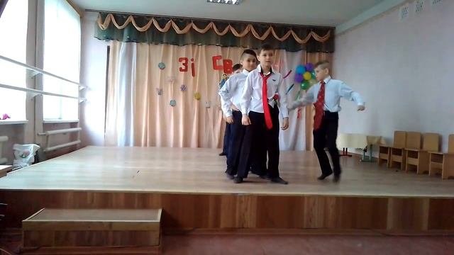 Танец мальчиков на 8 марта 4 Б 2017