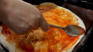 Простая и очень вкусная пицца с моцареллой дома