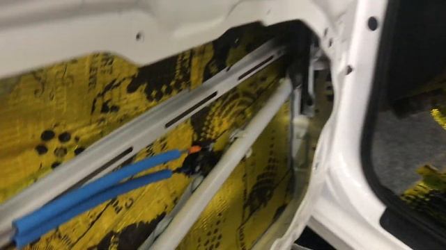 KIA Cerato установка шумоизоляции в простом недорогом варианте,  ощутимо добавила тишины в салоне
