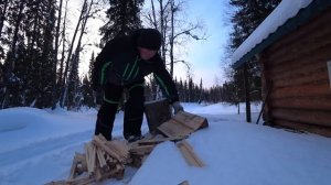 Избушка в тайге вновь приютила и обогрела! Рыбалка на хариуса! Приготовили жаркое на костре!