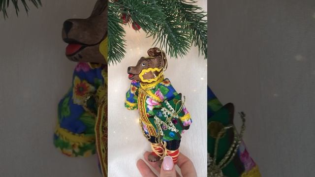 Арт. ТФ104  Новогодняя игрушка из фарфора и текстиля «Медведь в колпаке»