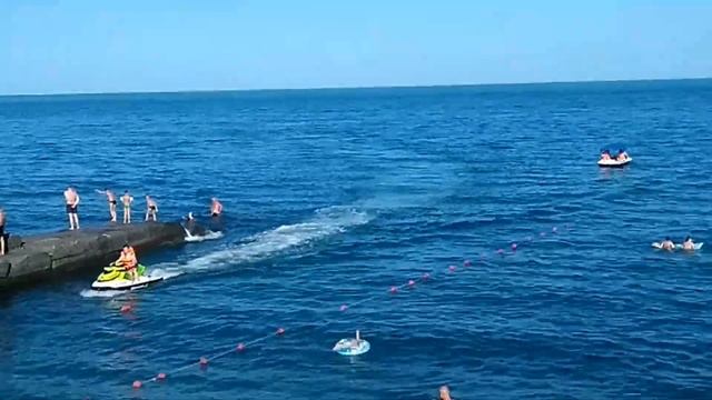 Пляж Дельфин в Ялте. смотреть онлайн