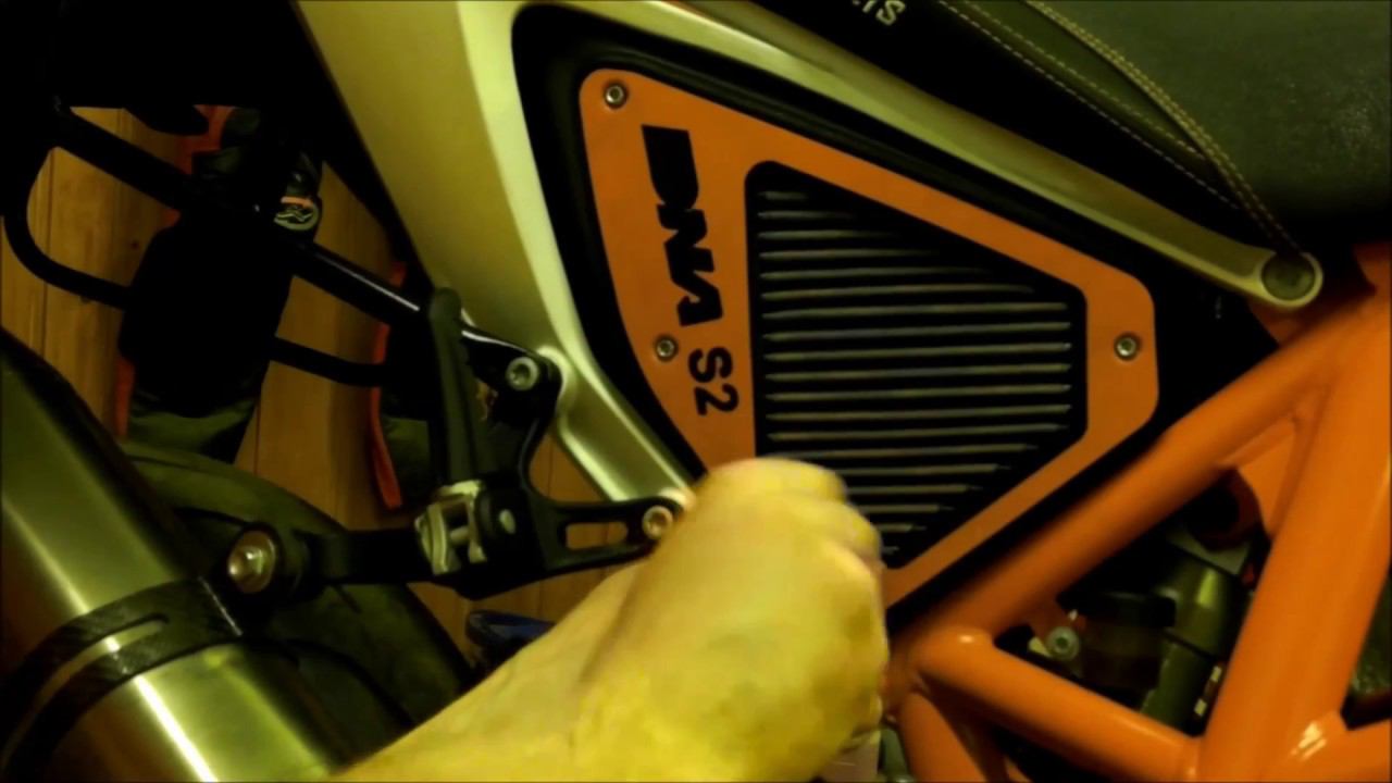 Установка воздушного фильтра DNA Stage 2 на KTM DUKE 690 смотреть онлайн