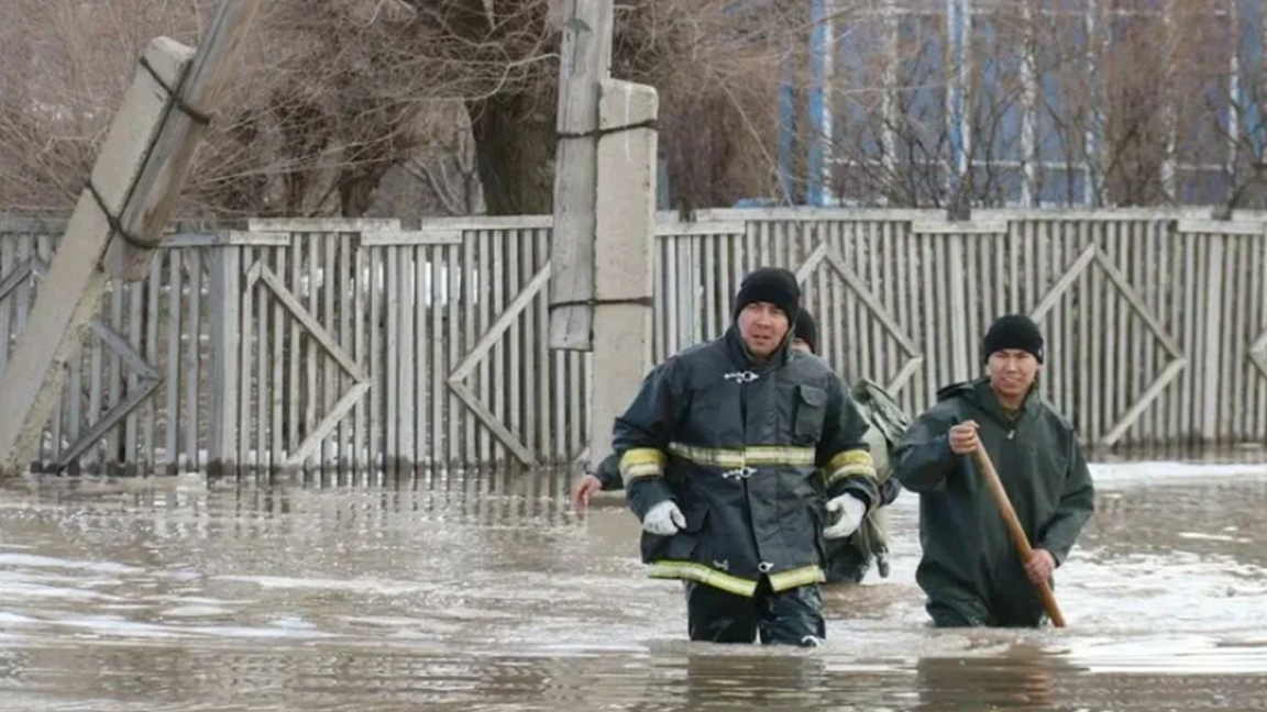Наводнение в казахстане уральск. Паводок. Наводнение.
