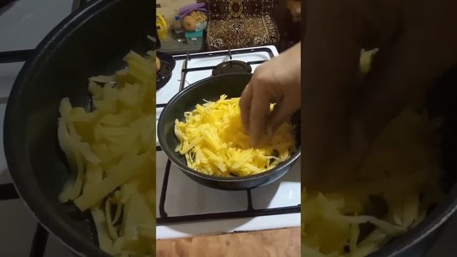 Безумно вкусная картофельная запеканка с сыром на сковороде!