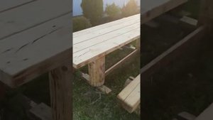 Стол с лавками из досок и бревна на 12-14 персон своими руками