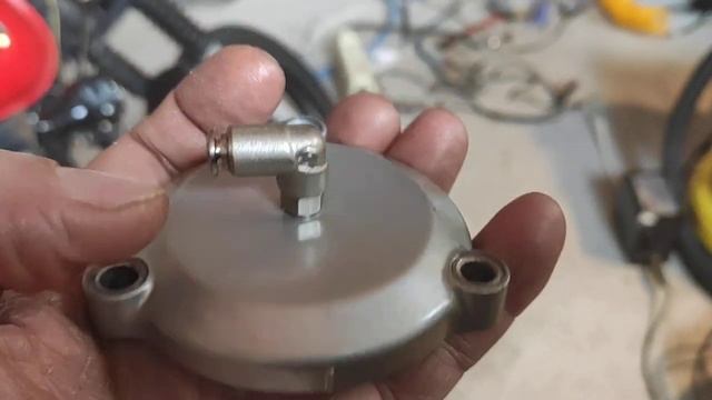 Bajaj Boxer. Подготовка к измерению давления масла. смотреть онлайн