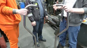Гибка поручня из нержавейки на автоматическом трубогибочном станке MASTER.3X производства БМК