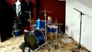 Мальчик барабанщик