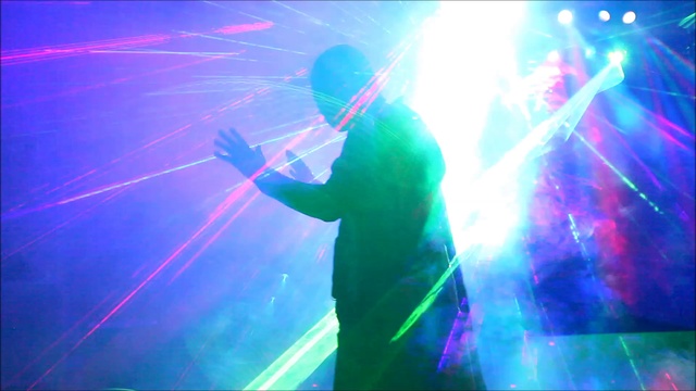 Лазерное шоу в Омске. Железный Человек в Омске. Шоу в Омске. Артисты Омска. Шоу на праздник Омск.