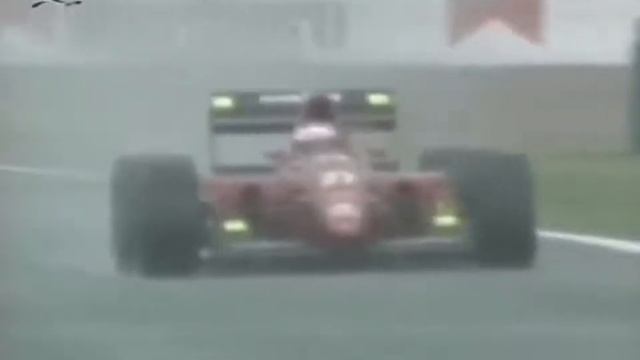 Смотреть всем! Высший пилотаж Алези 27 номер на Феррари на слике под дождём. смотреть онлайн