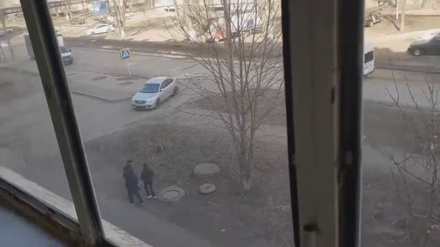 Эльдар Богунов актерская игра дети дерутся, грязные ноги и вещи не забрала бывшая девушка смотреть онлайн