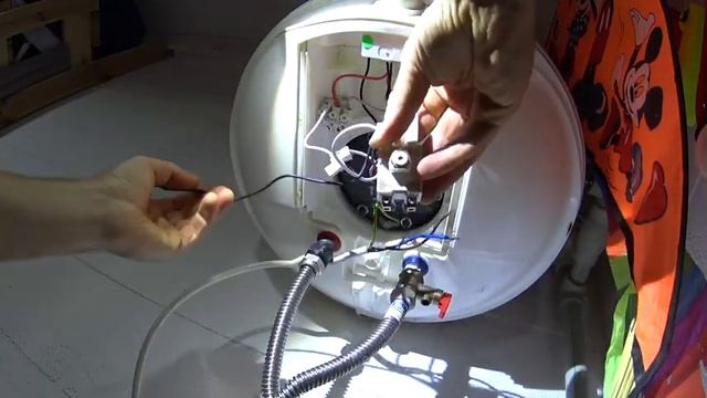 Как заменить ТЕРМОРЕГУЛЯТОР в БОЙЛЕРЕ Замена ТЕРМОСТАТА смотреть онлайн